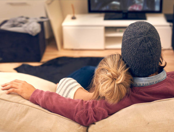 Paar beim Fernsehen