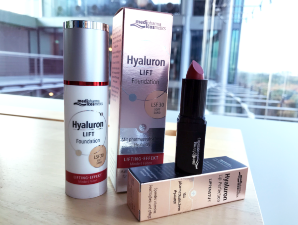 Hyaluron Lift Foundation Umkarton und Spender sowie Hyaluron Lip perfection Umkarton und Lippenstift in Red