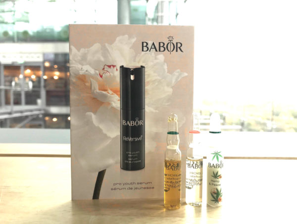 Sachet von babor ReVersive Serum und je eine Ampulle Multivitamin, Active Purifier und Hemp and Peace