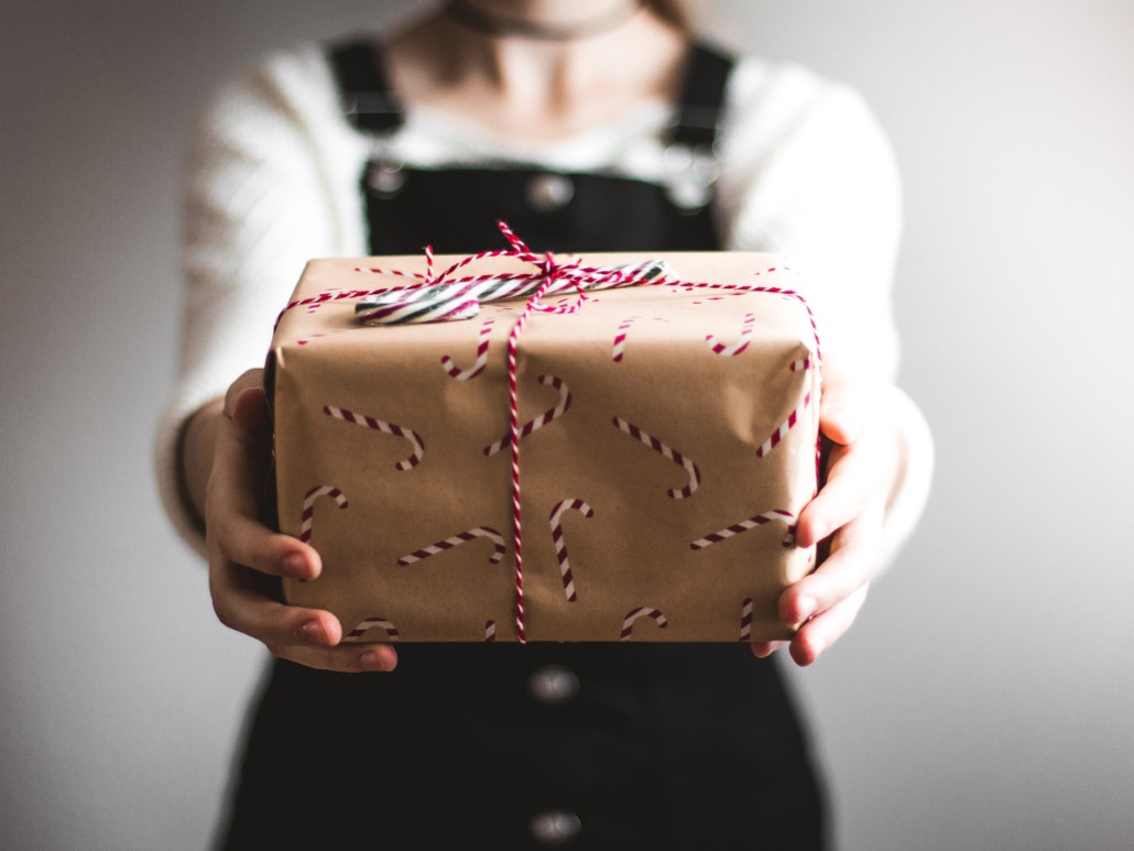 Fettnäpfchen unter dem Weihnachtsbaum! Was schenken wir dem Chef?