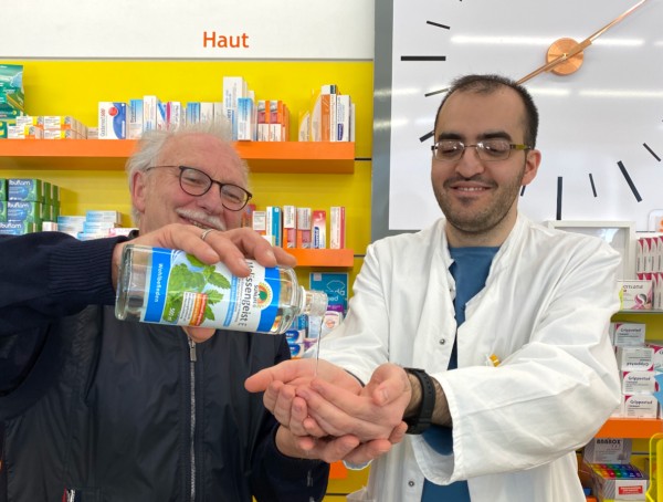 Melissengeist Handdesinfektion Symbolbild