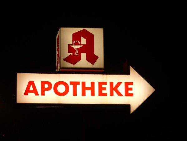 Symbolbild Lass das Licht an Karl Apothekenzahl Apotheken Rückgang
