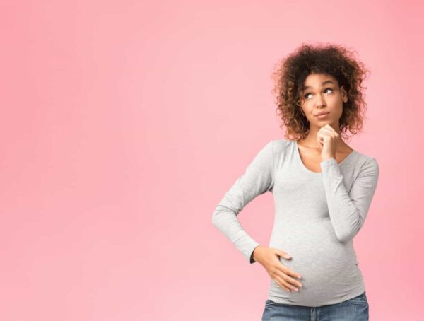 Symbolbild Schwangerschaft geheim Schwangere dick