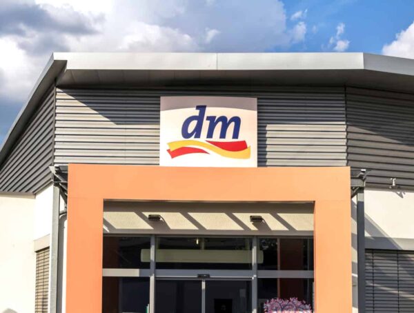 Symbolbild dm Apothekengeschäft 100. dm-Schnelltest-Zentrum