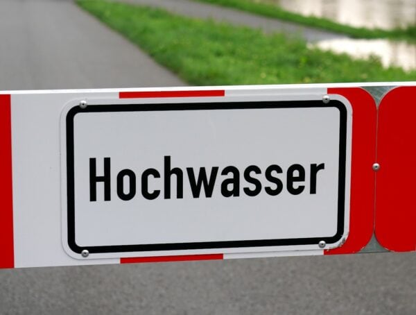 Symbolbild Hochwasser Wegerisiko