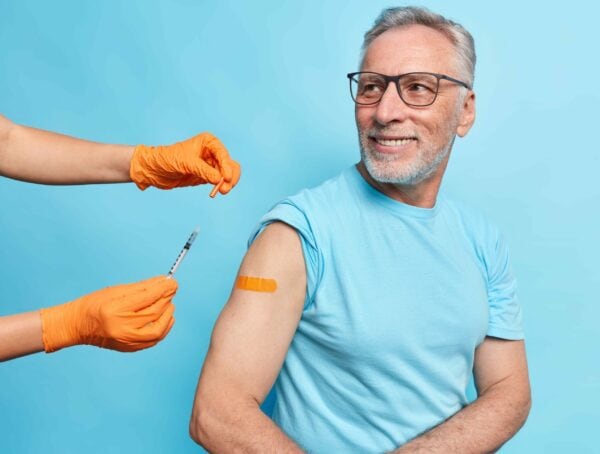 Symbolbild Corona-Impfung Impfen Apotheke