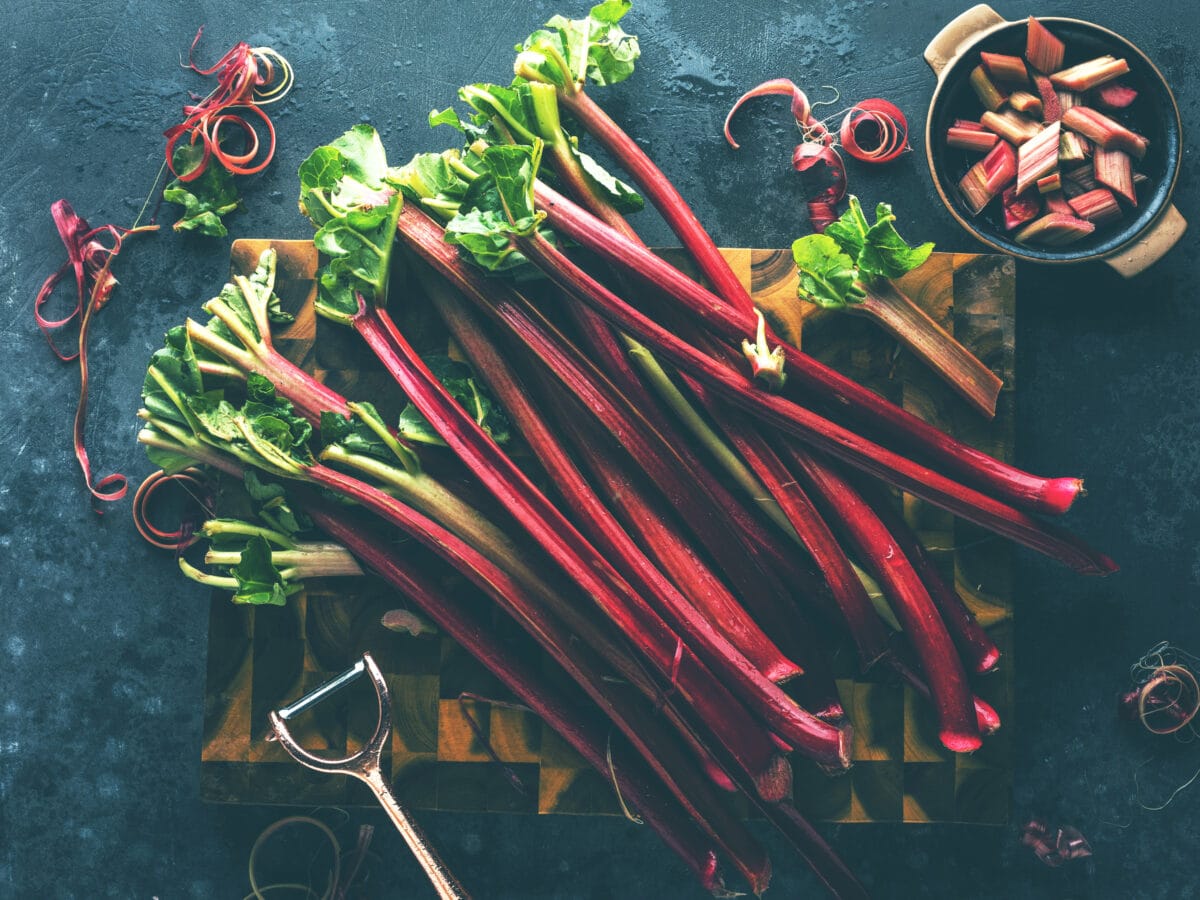 Wechseljahre: Rhabarber gegen Hitzewallungen und Co.?