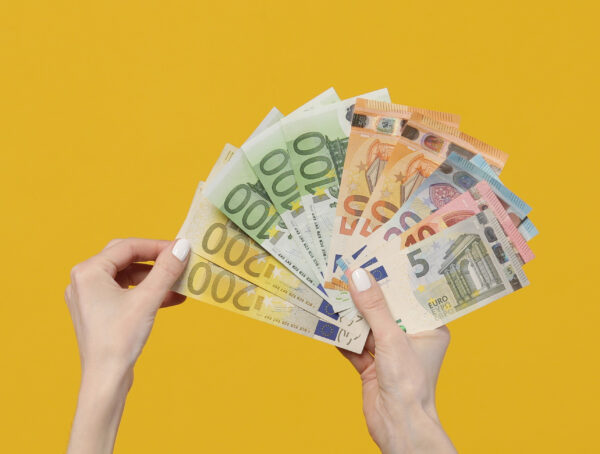 Symbolbild Gehaltsplus Verbesserungsvorschläge Gehalt bar PTA 69.000 Euro