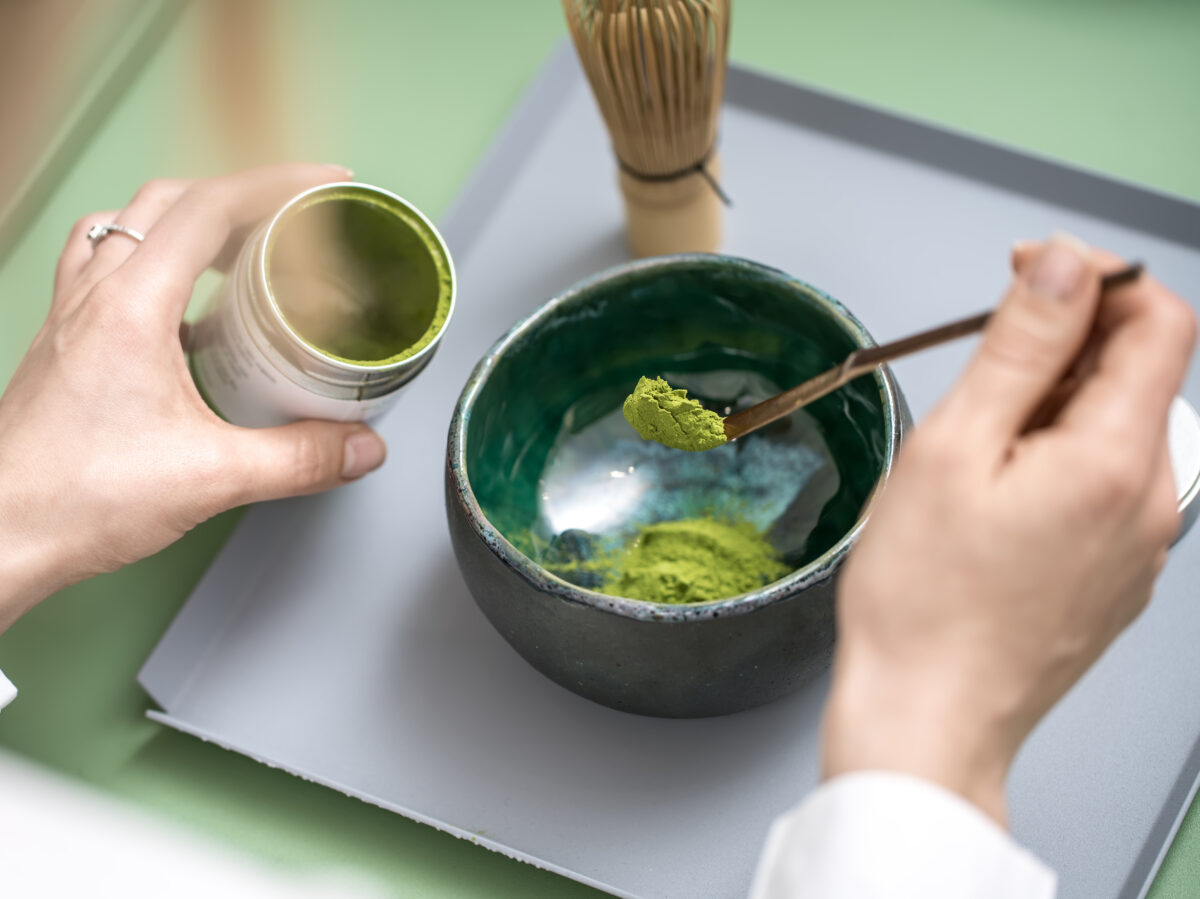 Matcha: Trendgetränk mit Wechselwirkungspotenzial?