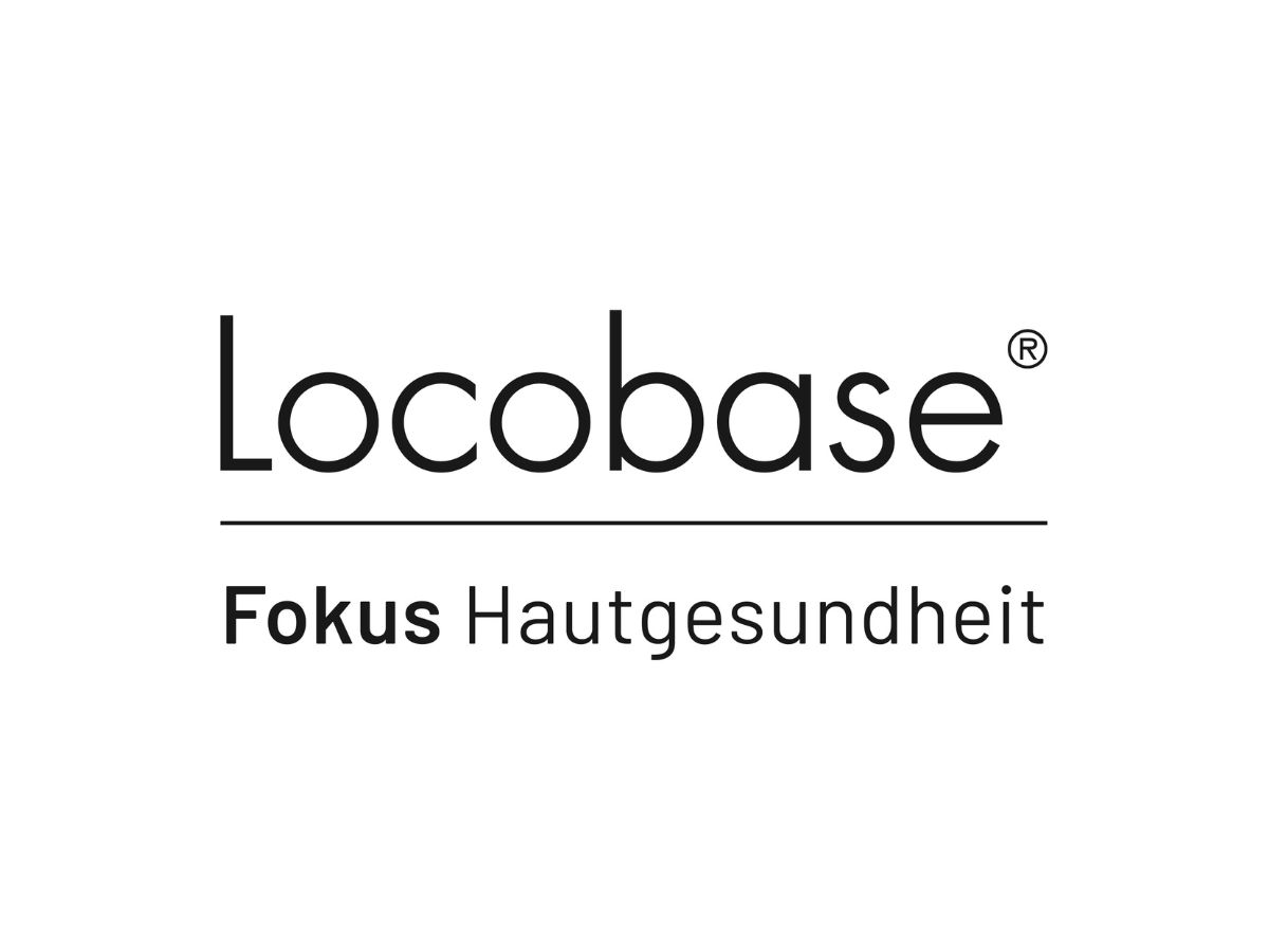 Das schwarz-weiße Logo der Marke Locobase mit dem registrierten Markenzeichen-Symbol. Unter einem horizontalen Trennstrich steht der Slogan: Fokus Hautgesundheit.